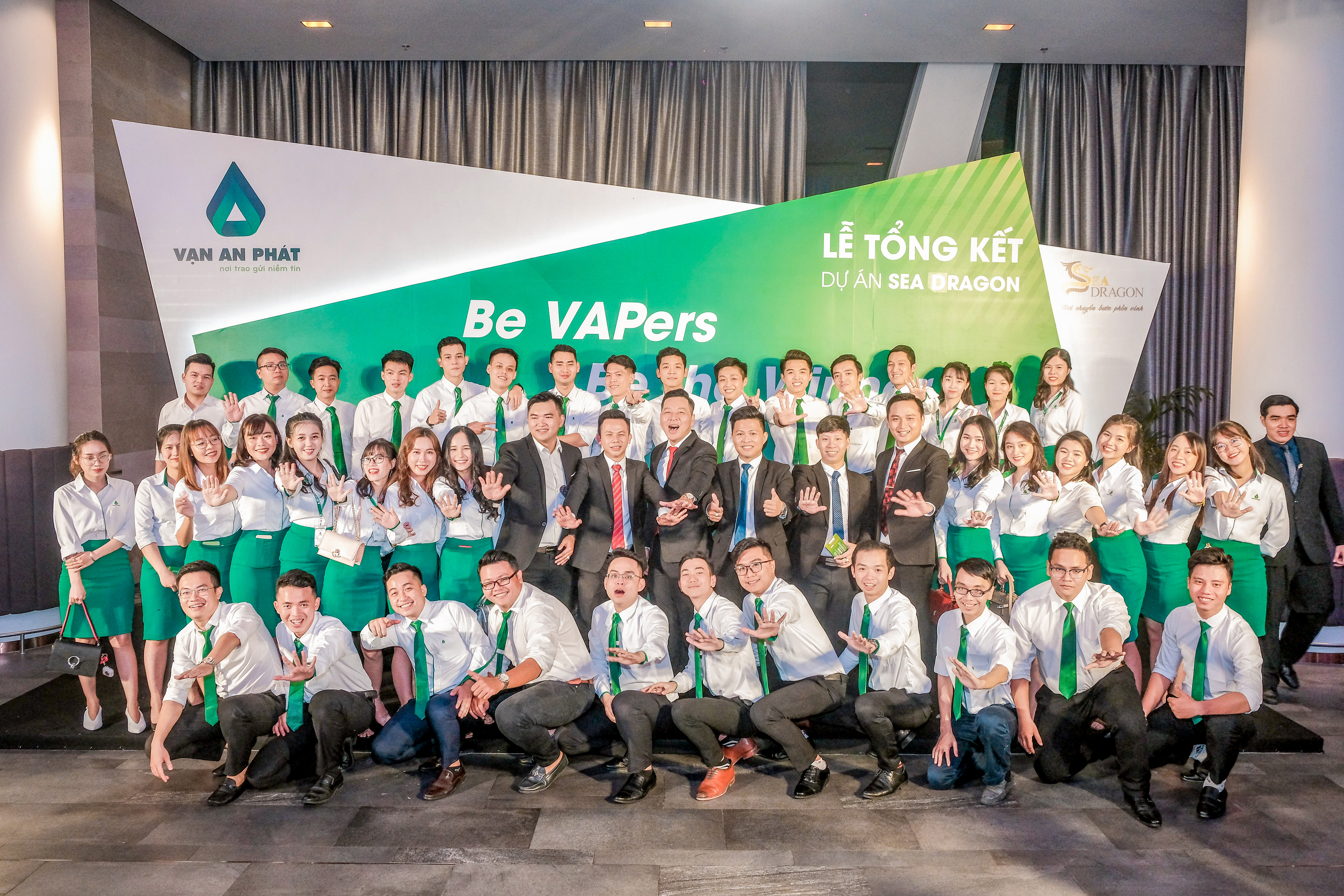 Tập thể nhân viên Vạn An Phát vui mừng với những thành tựu mà Sea Dragon đạt được.